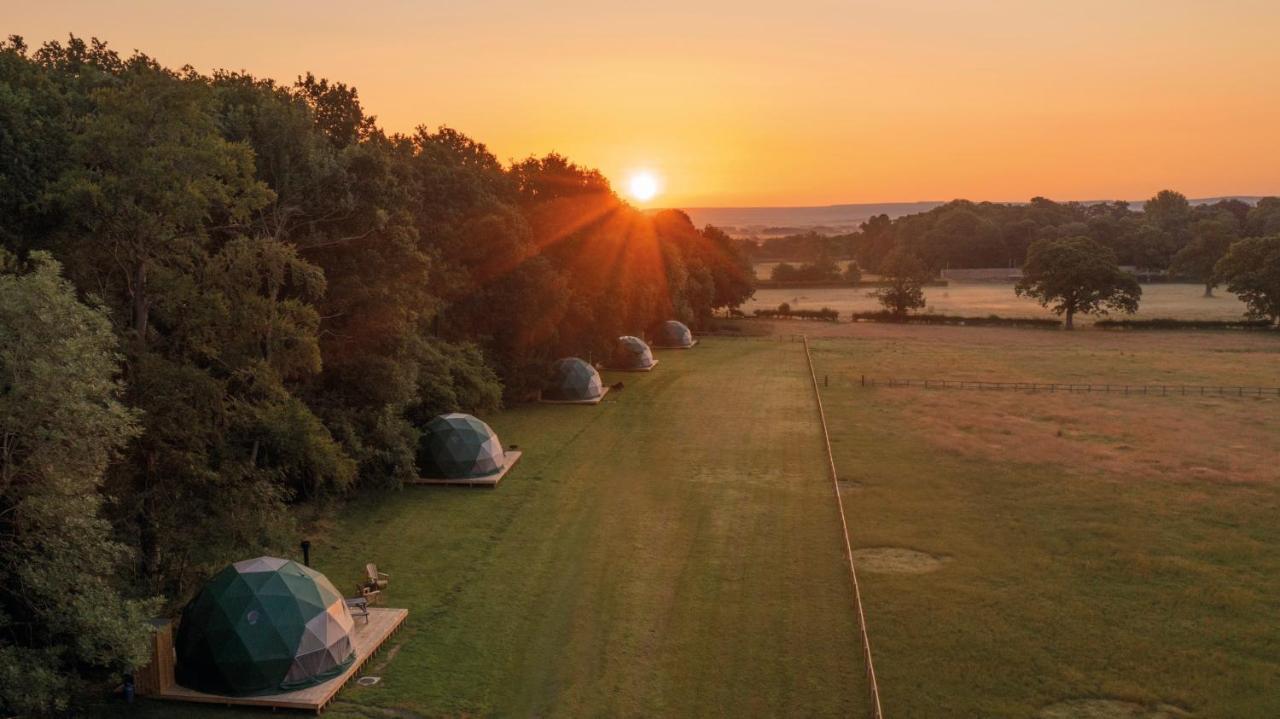 Camp Katur Glamping Hotel Carthorpe ภายนอก รูปภาพ