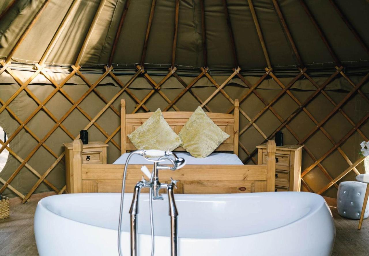 Camp Katur Glamping Hotel Carthorpe ภายนอก รูปภาพ