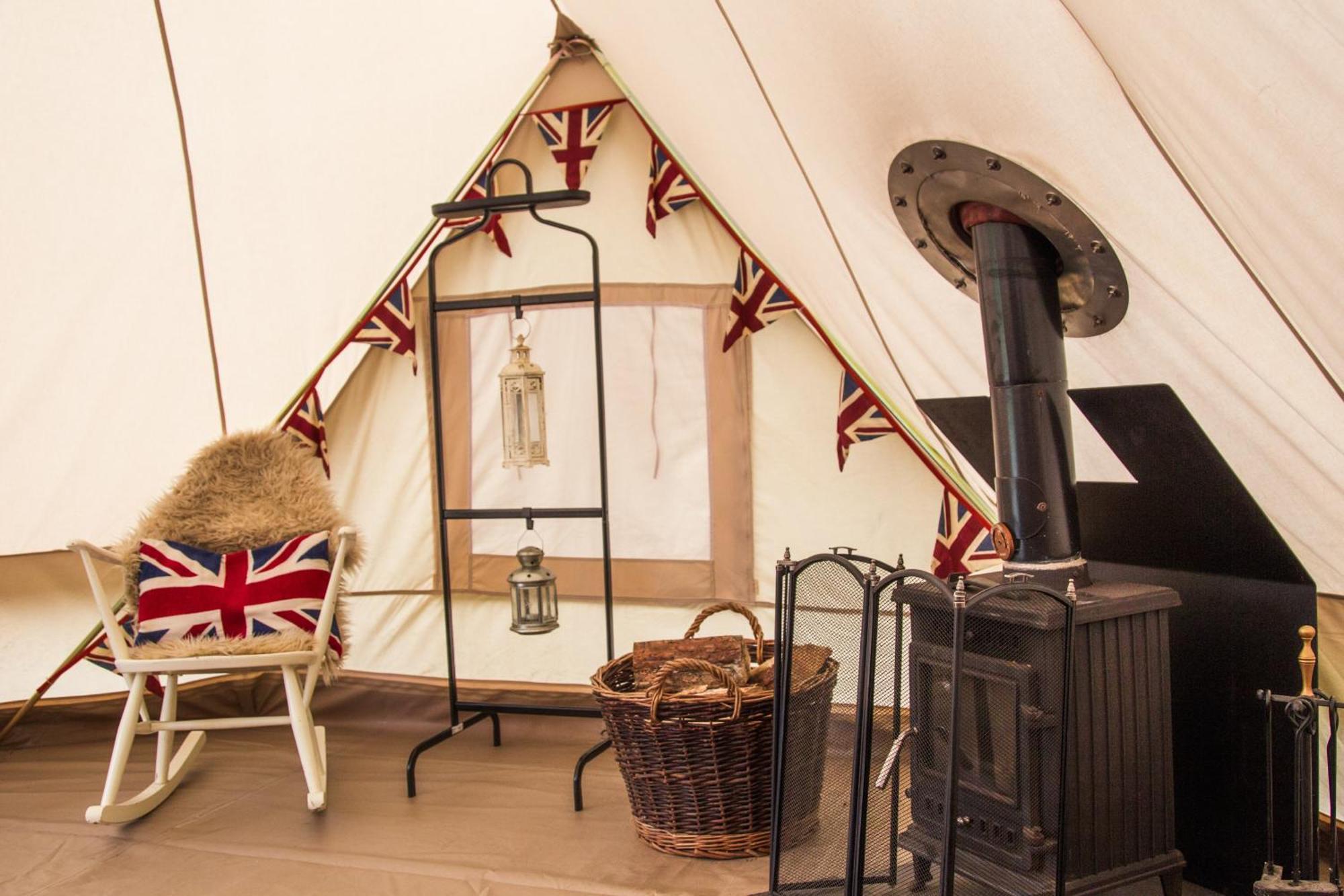 Camp Katur Glamping Hotel Carthorpe ภายนอก รูปภาพ